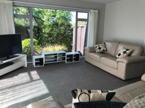 Beautiful apartment, only steps to the golden sand Kaiteriteri